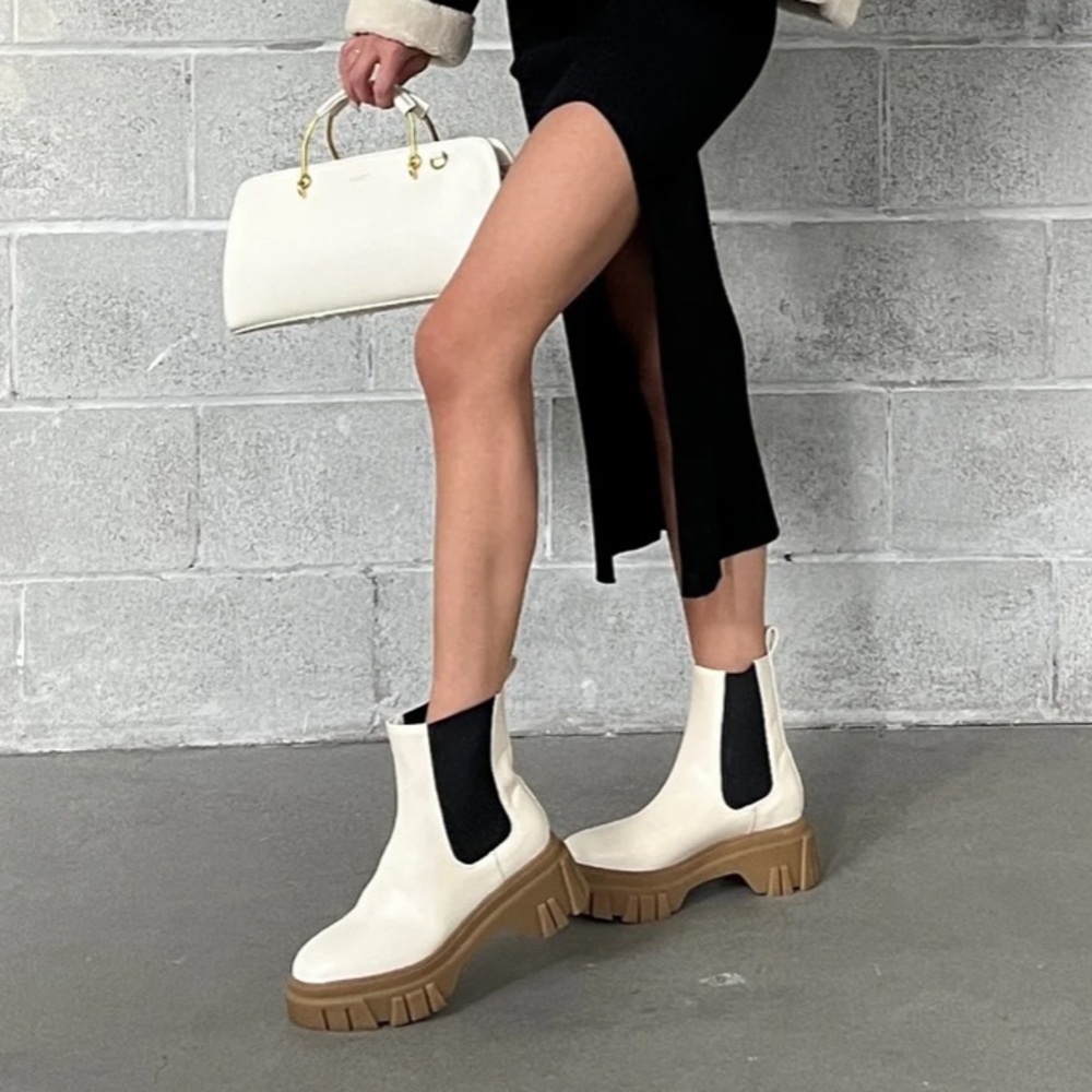 Chinese Laundry Platform Boots size 7.5